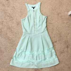 Mint Express Dress Size 0 with pockets